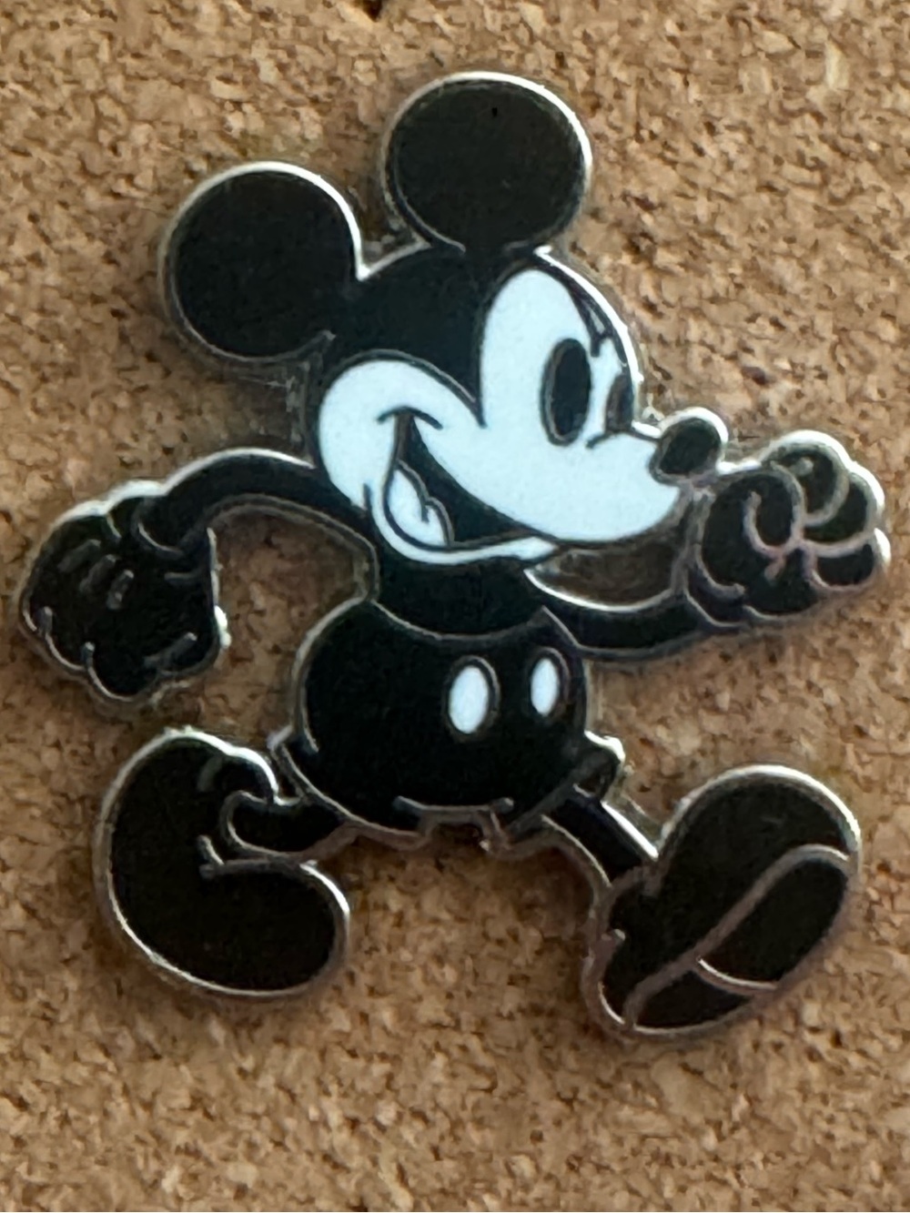 5/$25 Disney Running Mickey Mouse Pin